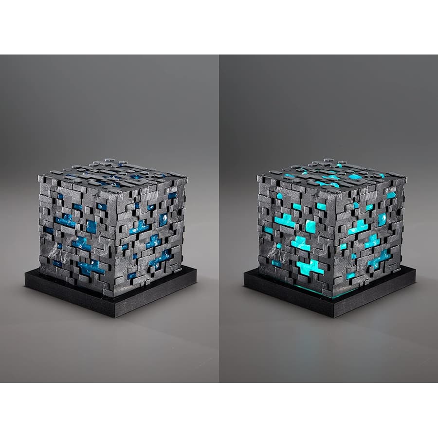 Minecraft Diamond Ore - Illuminating